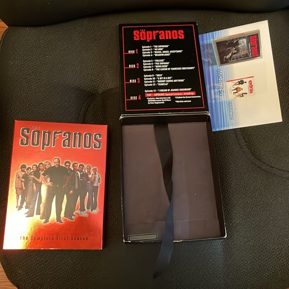 The Sopranos the complete first season 4 dvd set. - Picture 10 of 11